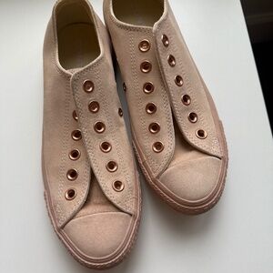 Excellent condition Suede blush Converse, size 7
